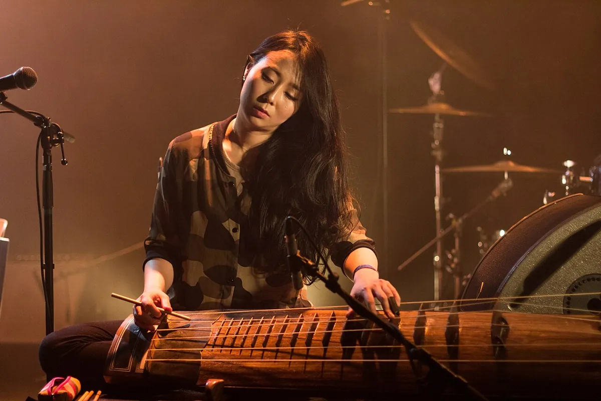 Jambinai performing live